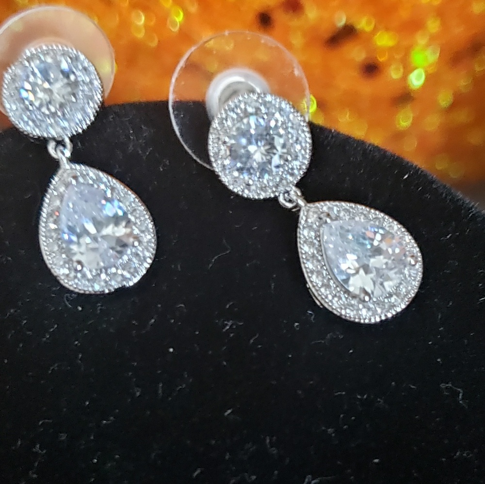 Diamond  earings  2.5 ct weight total